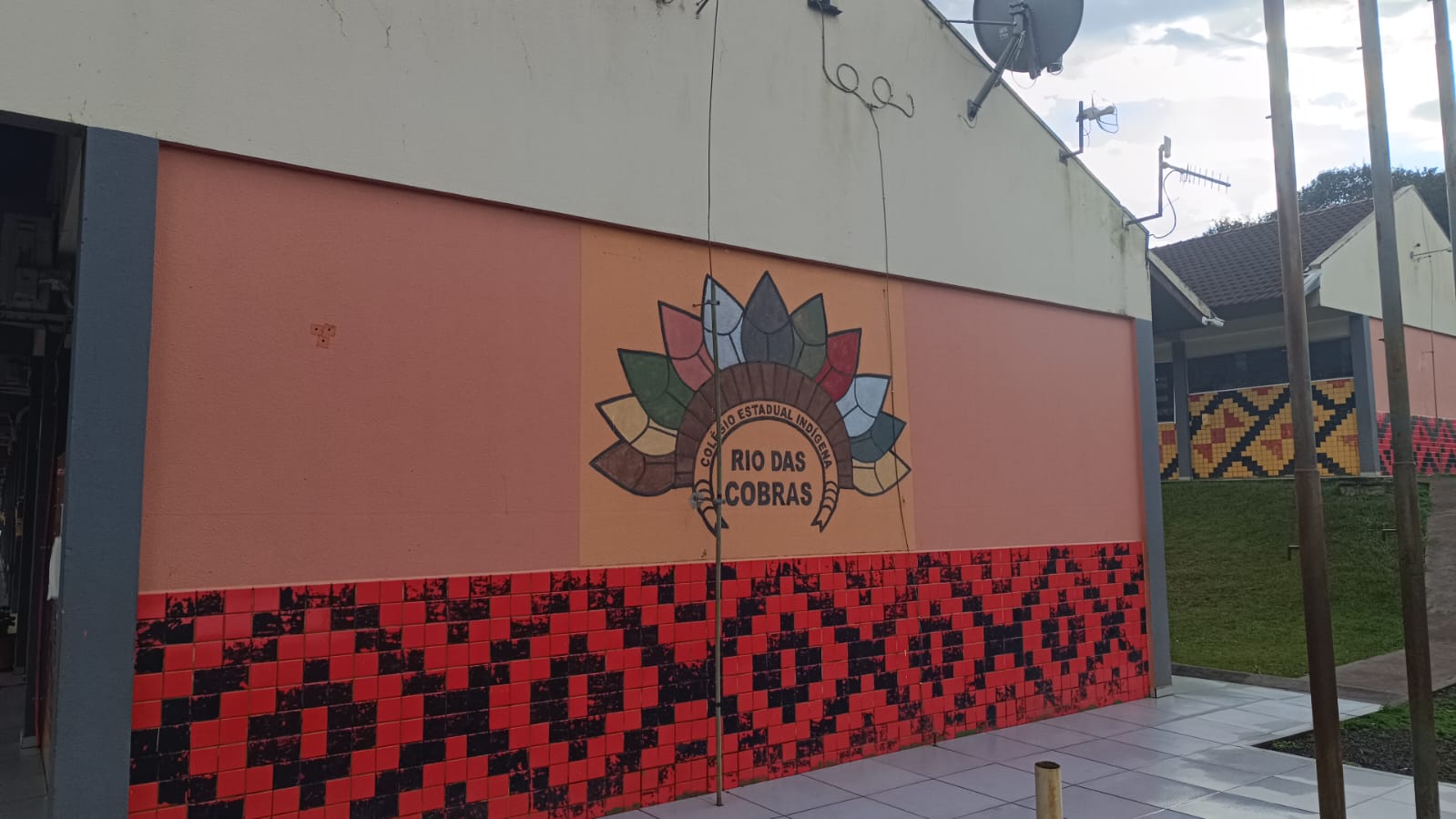 Foto do Colégio Estadual Rio das Cobras