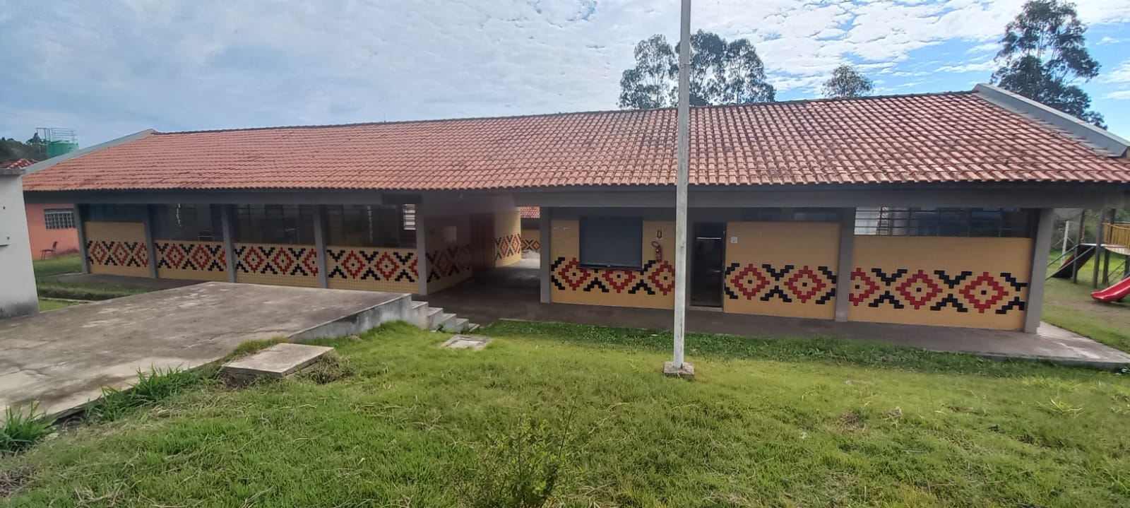 Foto da Escola Estadual Indígena Cacique Nur Fe