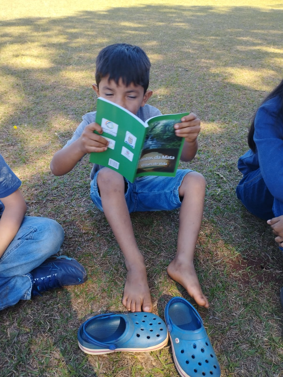 Foto de estudantes indígenas do Colégio Estadual Indígena Cacique Onofre Kanhgren