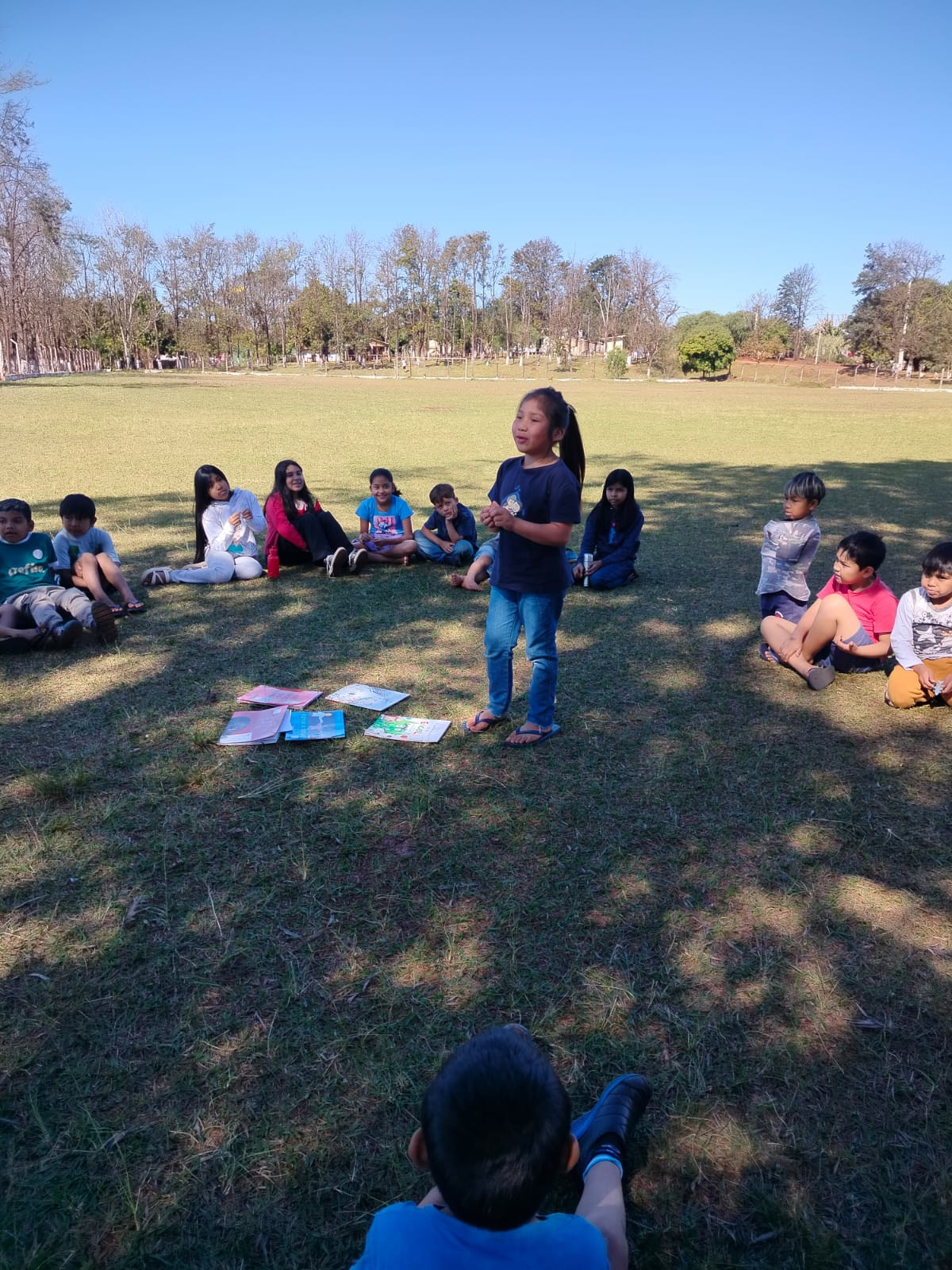 Foto de estudantes indígenas do Colégio Estadual Indígena Cacique Onofre Kanhgren