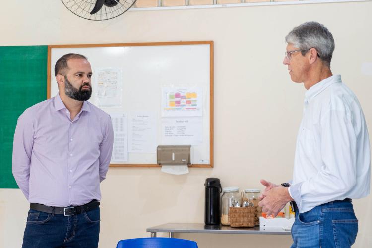 Secretário da Educação visita Colégio Estadual Augusto Vanin, de Campo Largo (RMC)