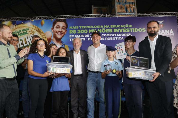 Estado distribui 77 mil novos equipamentos de informática e kits de robótica para escolas