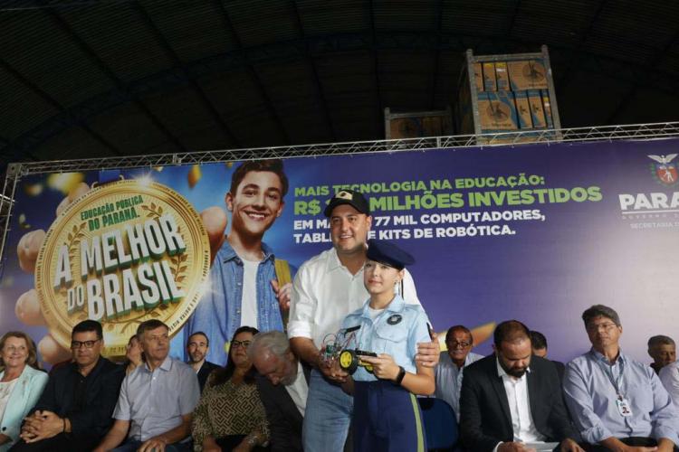 Estado distribui 77 mil novos equipamentos de informática e kits de robótica para escolas