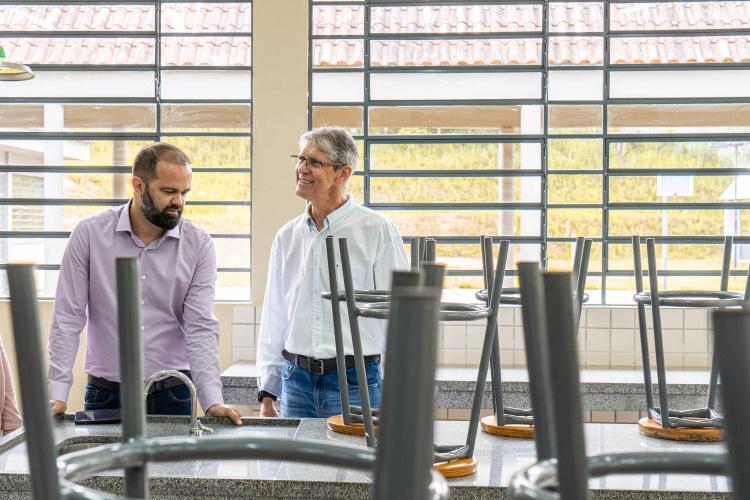 Secretário da Educação visita Colégio Estadual Augusto Vanin, de Campo Largo (RMC)