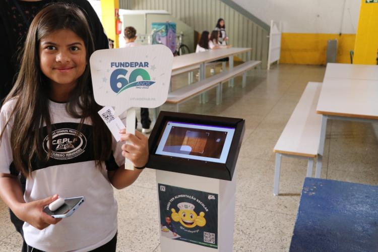 Foto de estudante do Colégio Estadual Professor Loureiro Fernandes.