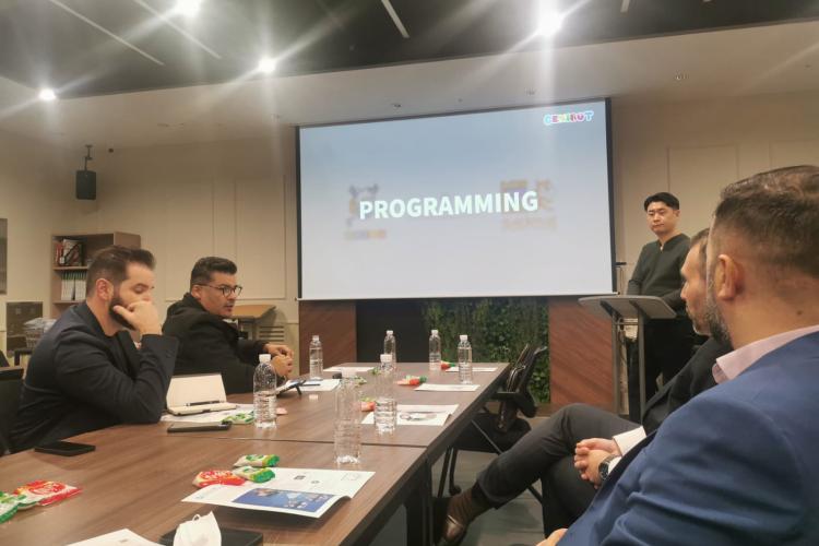 Na Coreia do Sul, secretário da Educação conhece tecnologias educacionais e soluções para o ensino profissionalizante