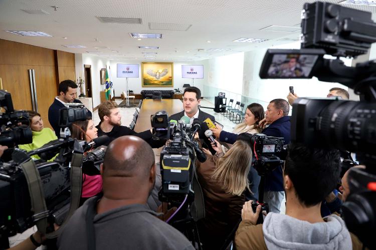 Determinação aconteceu em razão do episódio de violência ocorrido na manhã desta segunda-feira (19) no Colégio Estadual Professora Helena Kolody, em Cambé, Norte do Estado.