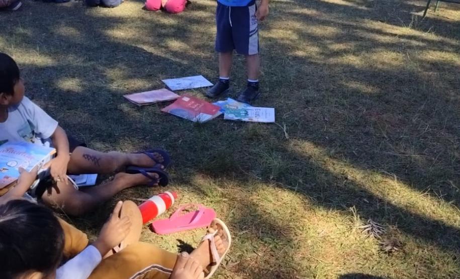 Foto de estudantes indígenas do Colégio Estadual Indígena Cacique Onofre Kanhgren