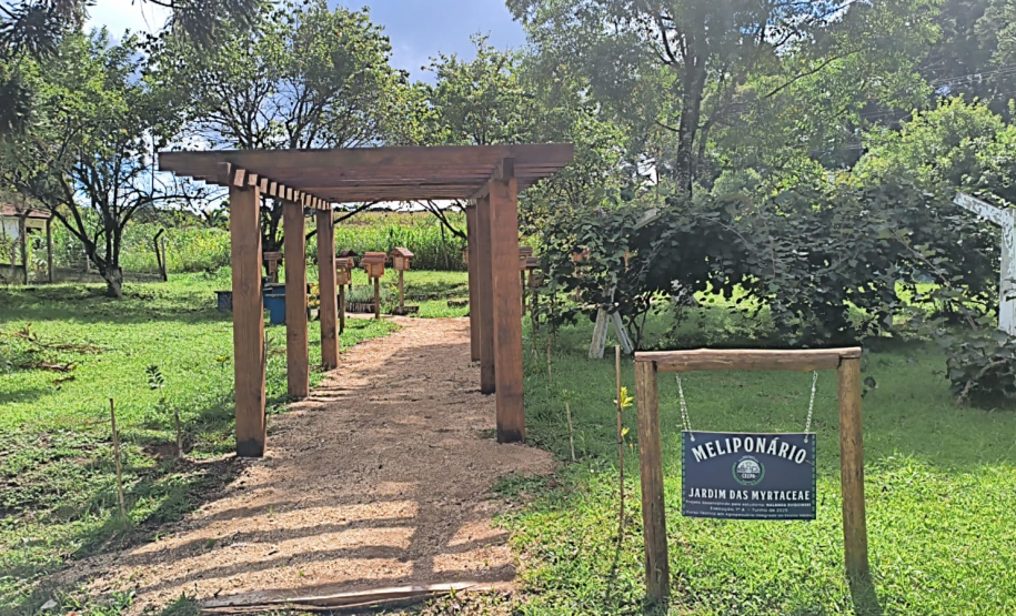 Entrada do meliponário do CEEPA São Mateus